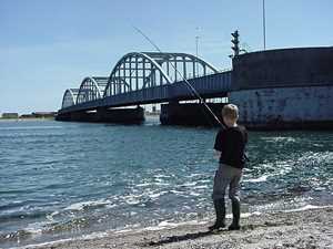 oddesundbroen-plus-lystfiskerjpg - Oddesundbroen / VisitStruer