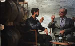 kokketur5_prins-henrik_slider4jpg - Vægudsmykning på Stauning Whisky af protektor for Europæisk Gastronomiregion Prins Henrik. Foto: Mette Boel